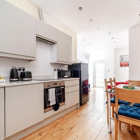 Spacious Retreat 2-Bed In Popular Camden Town Londra Exterior foto