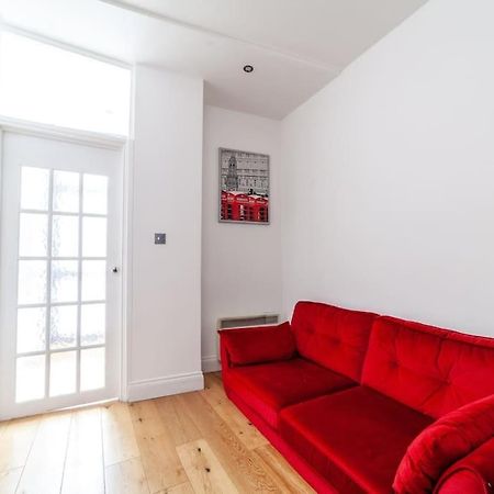 Spacious Retreat 2-Bed In Popular Camden Town Londra Exterior foto