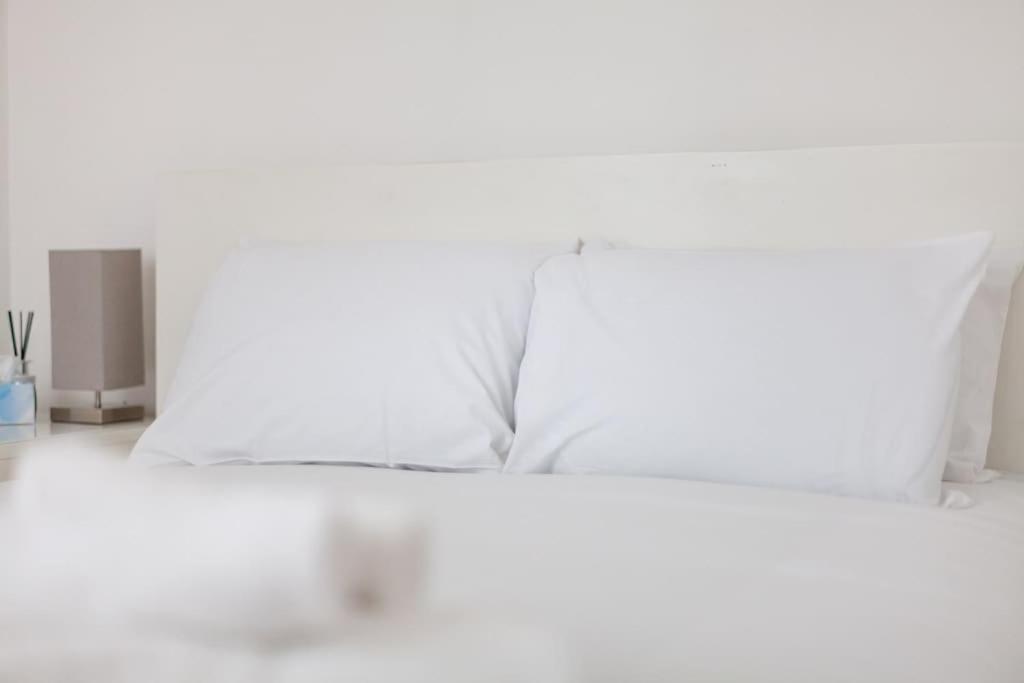 Spacious Retreat 2-Bed In Popular Camden Town Londra Exterior foto