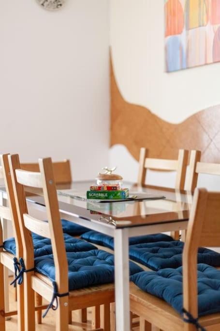 Spacious Retreat 2-Bed In Popular Camden Town Londra Exterior foto