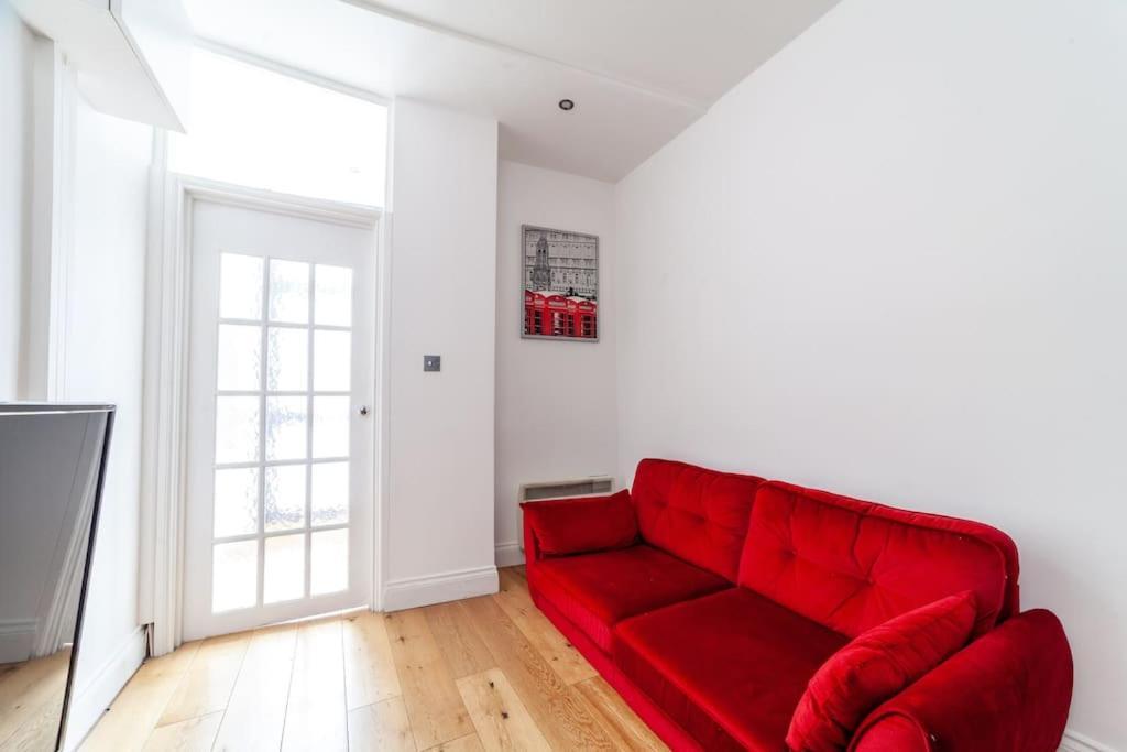 Spacious Retreat 2-Bed In Popular Camden Town Londra Exterior foto