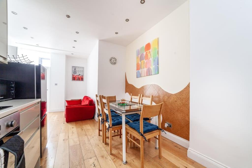 Spacious Retreat 2-Bed In Popular Camden Town Londra Exterior foto